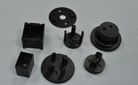 在CNC手板厂或快速成型之后,表面是原料颜色的原材料,通常是黄色或白色的