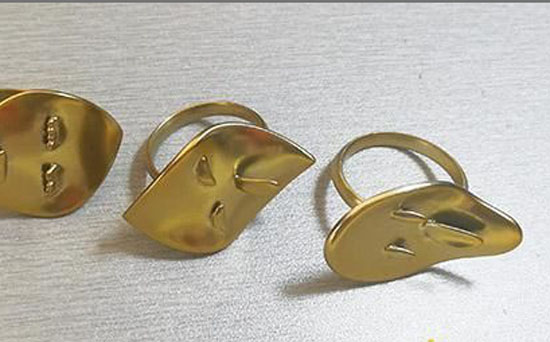 在塑料手板行业中,用PP材质,也有缺点